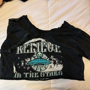 Cropped, cut neck, crop top